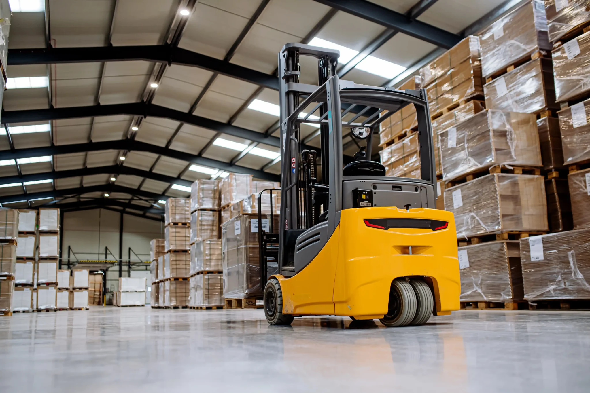 Counterbalance Forklift: How It Works and What It’s Best For