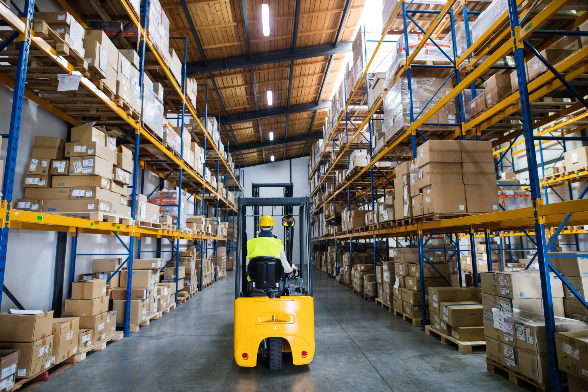 Forklift Aisle Width Requirements: OSHA Standards and Planning Guide